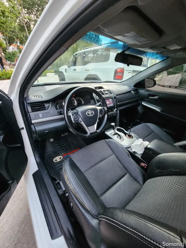 Toyota Camry 2014 · 2.5 AT