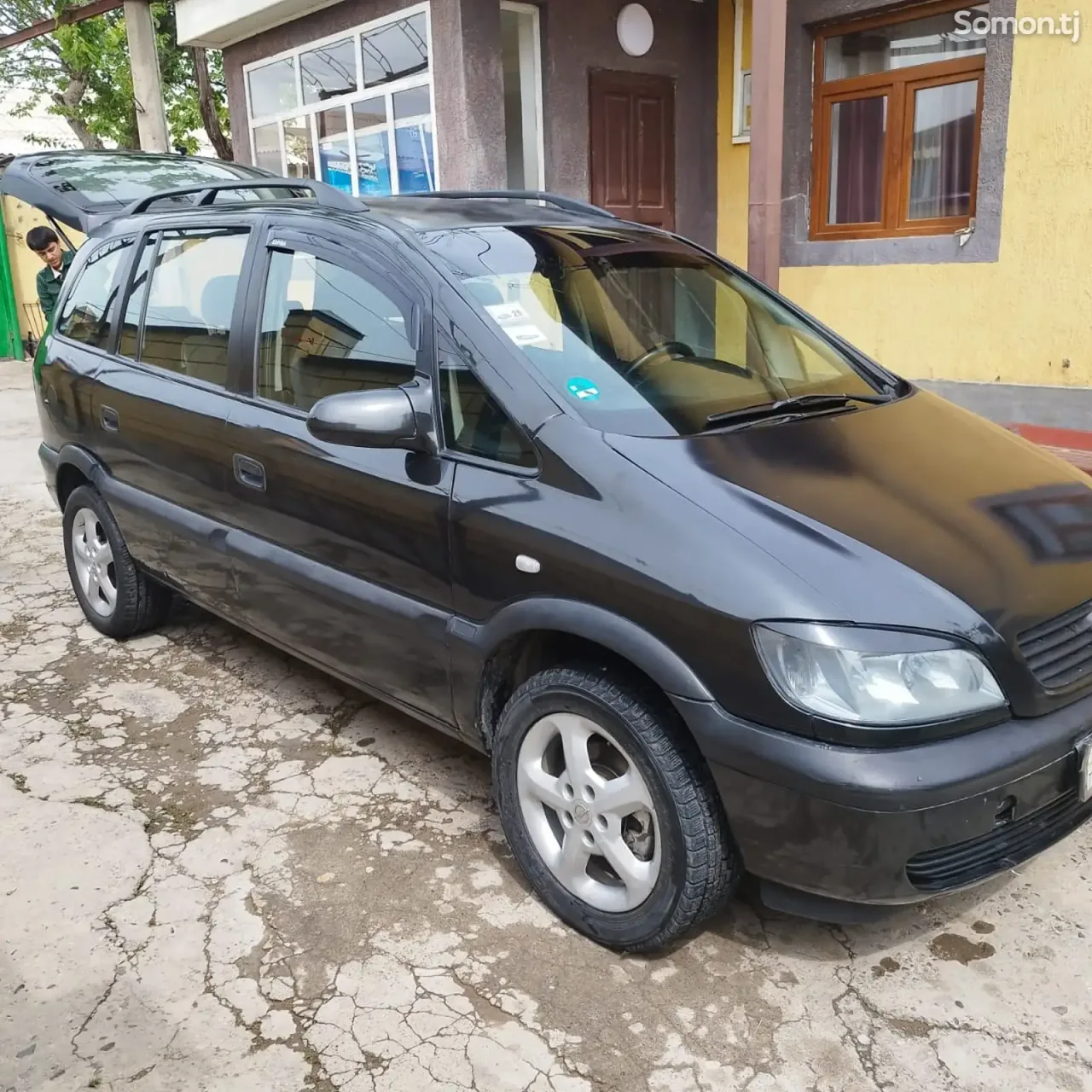 Opel Zafira 2000 · 1.6 MT