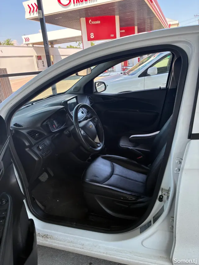Chevrolet Spark 2016 · 1.1 AT