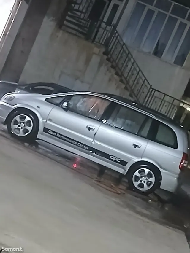 Opel Zafira 2005 · 1.8 MT