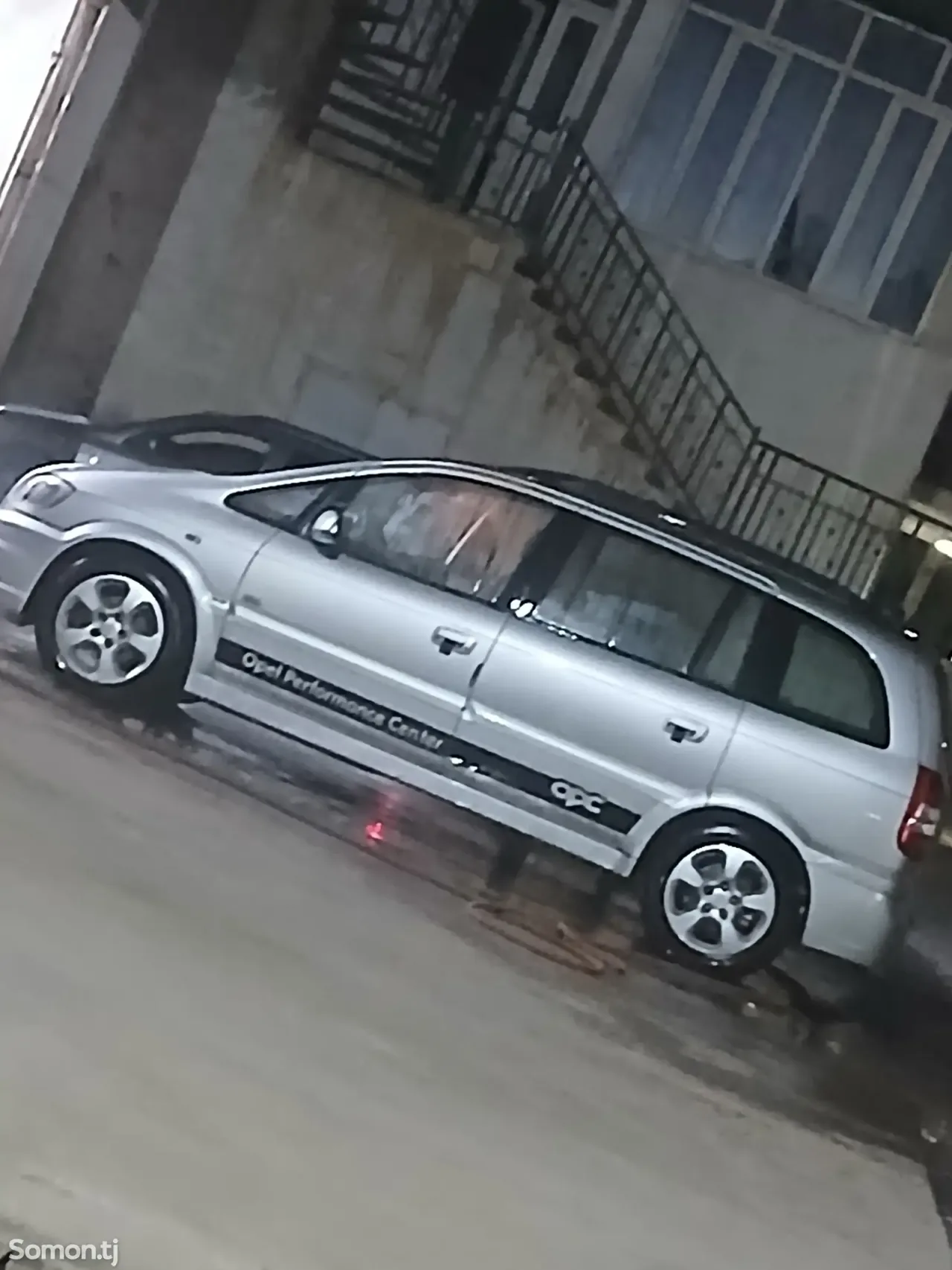 Opel Zafira 2005 · 1.8 MT