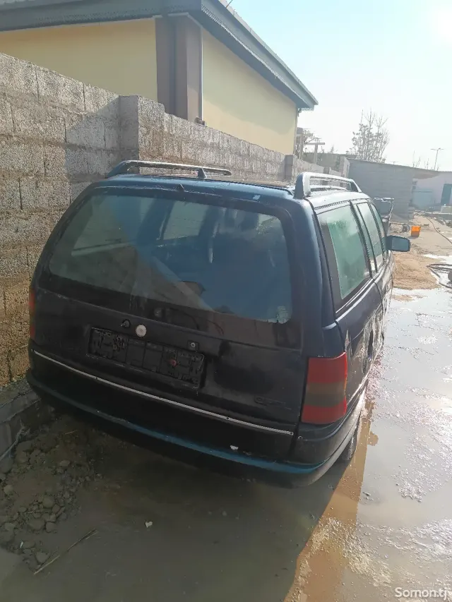 Opel Astra F 1993 · 1.6 MT