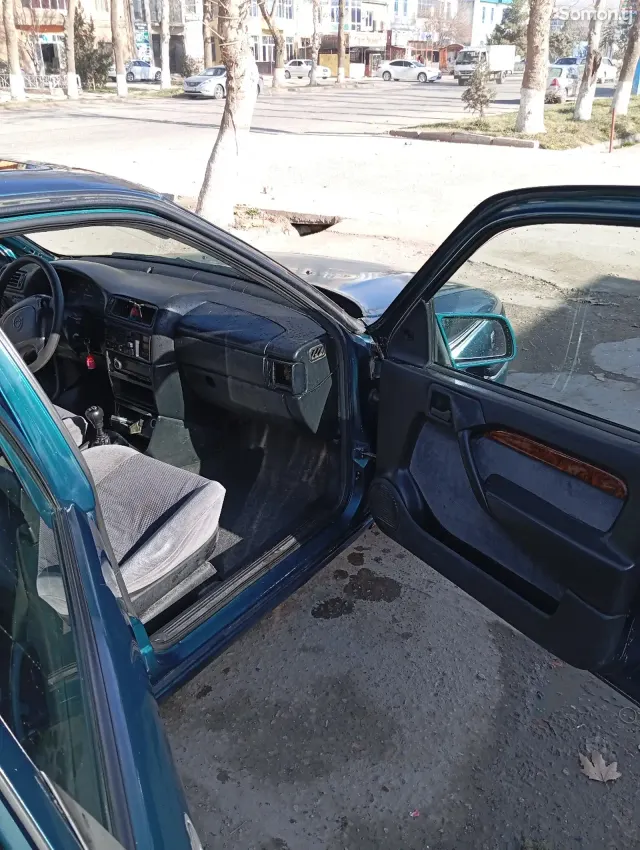Opel Vectra A 1995 · 1.8 MT