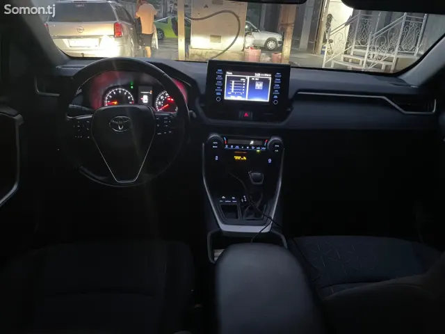 Toyota RAV 4 2022 · 2.5 AT
