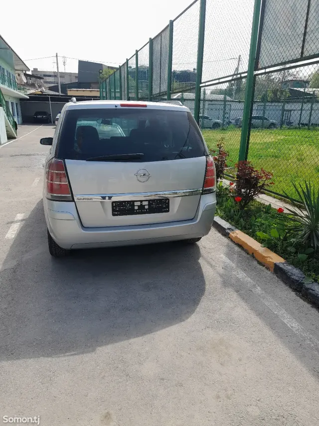 Opel Zafira 2006 · 1.9 MT