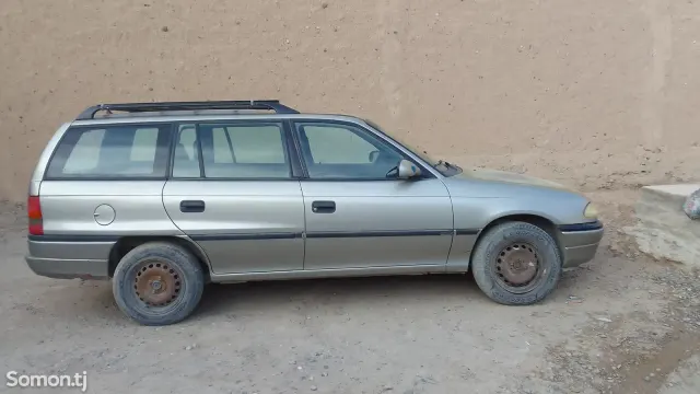 Opel Astra F 1996 · 1.6 MT
