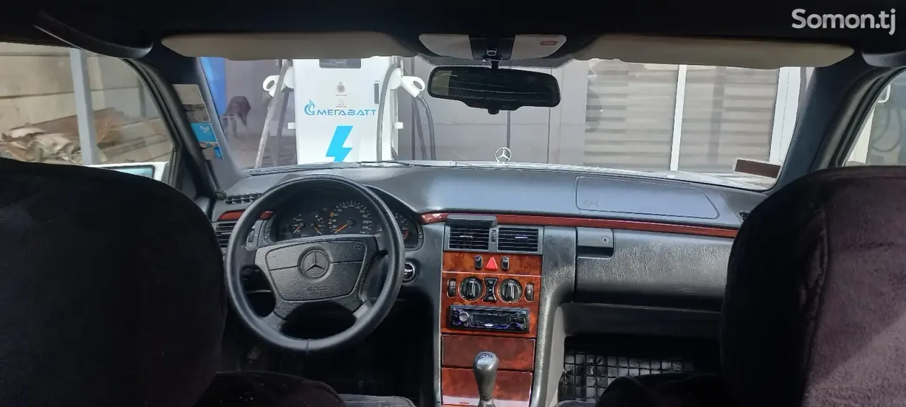 Mercedes-Benz E class 1998 · 2.3 MT