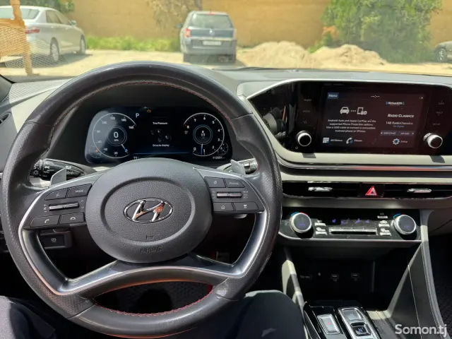 Hyundai Sonata 2020 · 1.6 AT