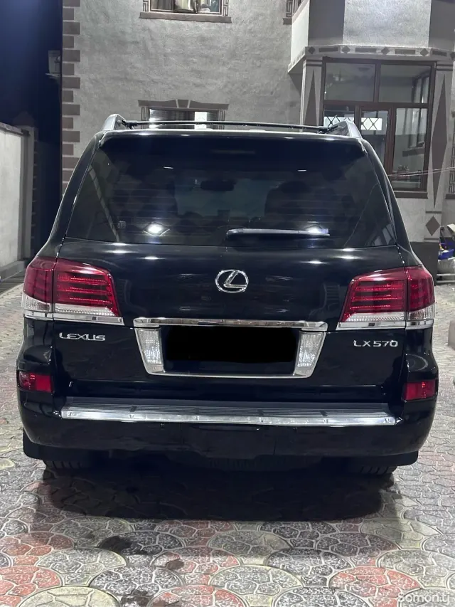 Lexus LX series 2015 · 5.7 AT