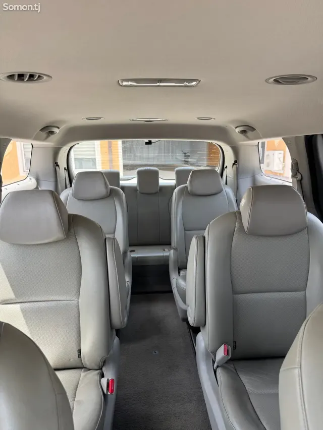 Kia Carnival 2014 · 2.2 AT