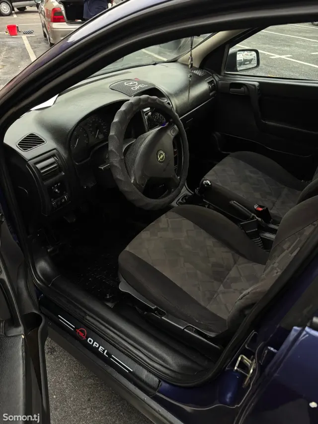Opel Astra G 1998 · 1.6 MT