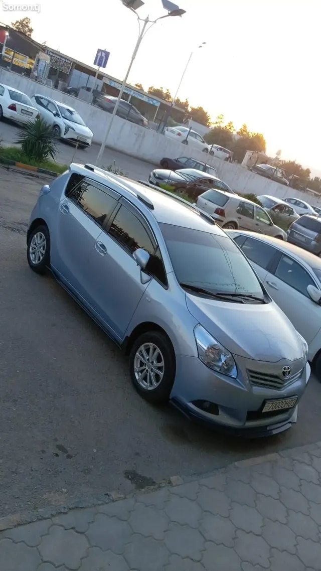 Toyota Corolla Verso 2011 · 1.8 MT