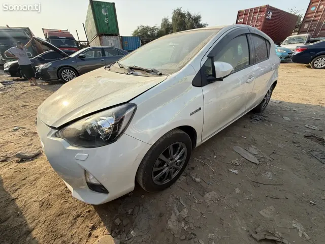 Toyota Aqua 2014 · 1.5 AT