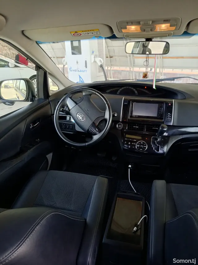 Toyota Estima 2014 · 2.4 AT