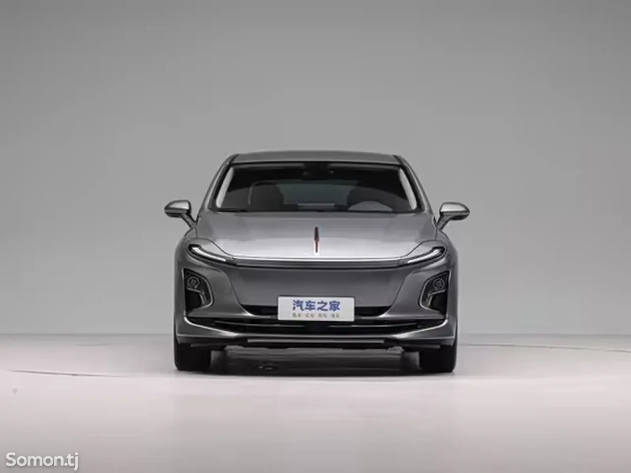 Hongqi E-QM5 2026 · AMT