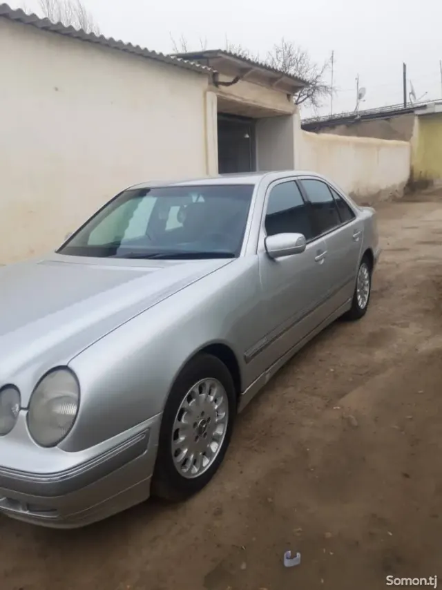 Mercedes-Benz E class 2000 · 3.2 AT