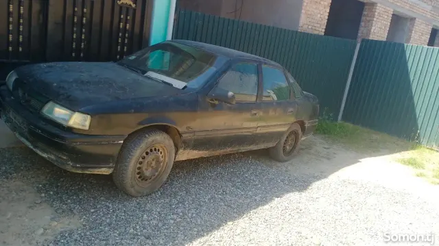 Opel Vectra A 1993 · 0.6 MT