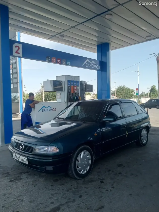 Opel Astra F 1997 · 1.6 MT