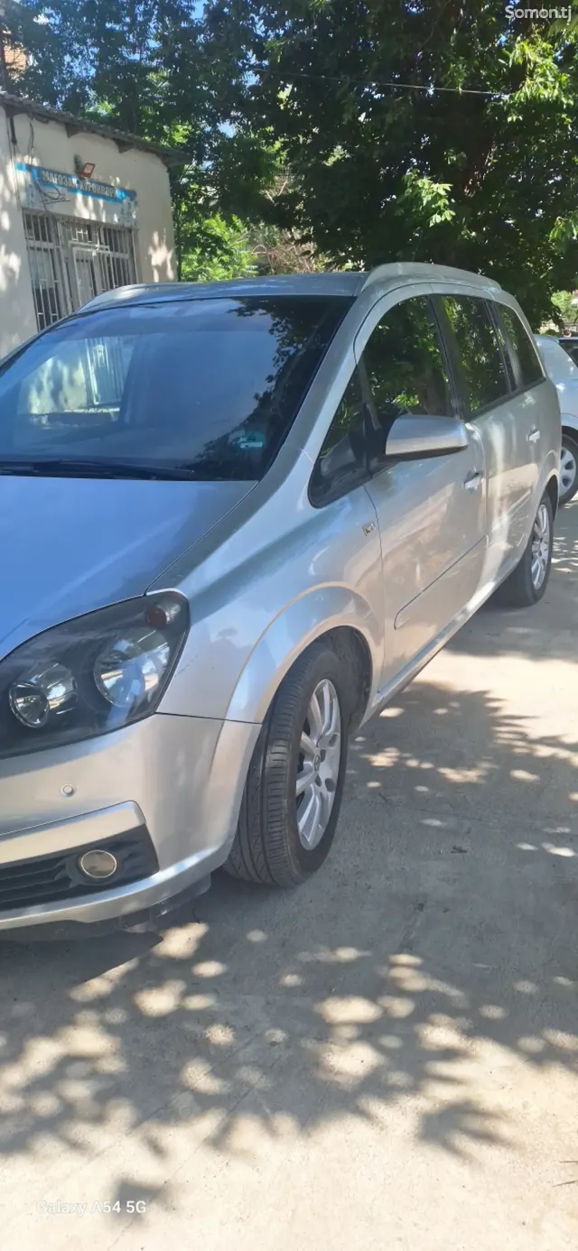 Opel Zafira 2007 · 2.2 AT