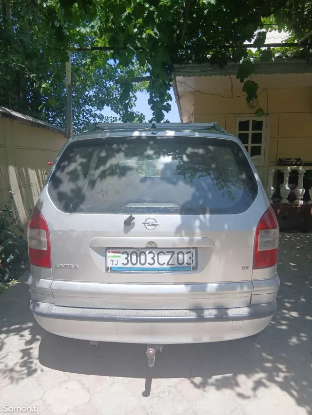 Opel Zafira 2004 · 1.8 MT