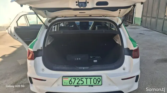 BYD E2 2023 · 1.6 AT