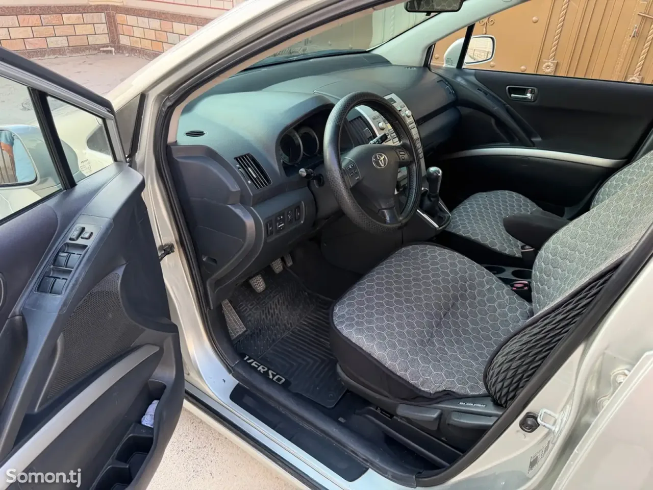 Toyota Corolla Verso 2008 · 2.2 MT