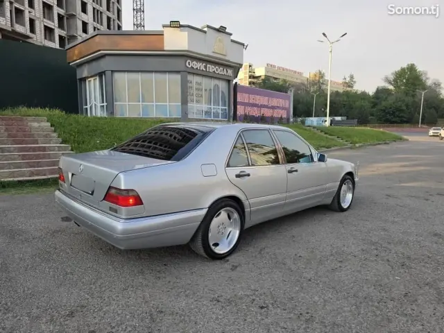 Mercedes-Benz S class 1995 · 3.5 AT