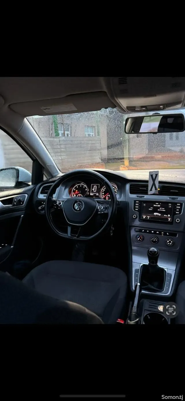 Volkswagen Golf 2015 · 1.8 MT