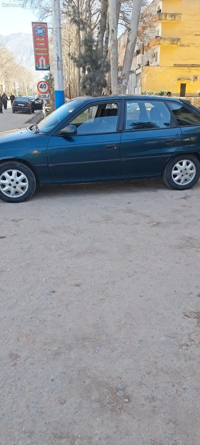 Opel Astra F 1997 · 1.6 MT