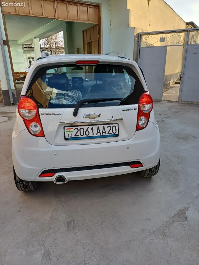 Chevrolet Spark 2014 · 1.0 AT