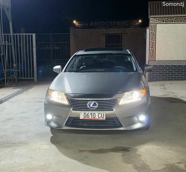 Lexus ES series 2015 · 2.5 AT