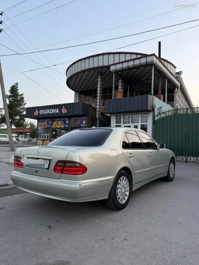 Mercedes-Benz E class 2001 · 3.2 AT