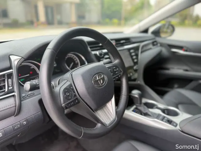 Toyota Camry 2018 · 2.5 AT