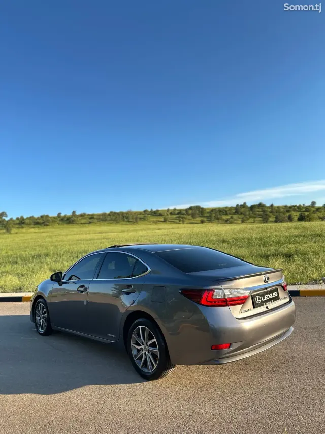 Lexus ES series 2016 · 3.0 AT