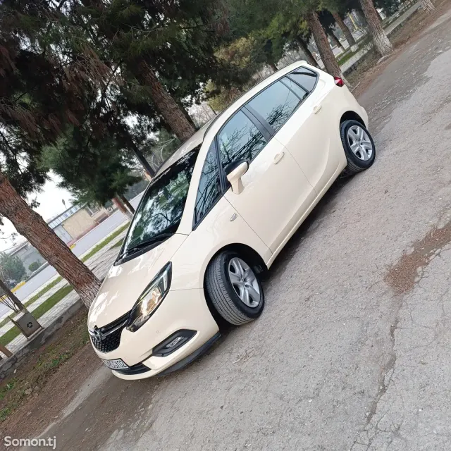 Opel Zafira 2017 · 1.6 MT