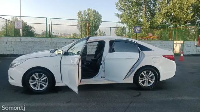 Hyundai Avante 2011 · 2.0 AT