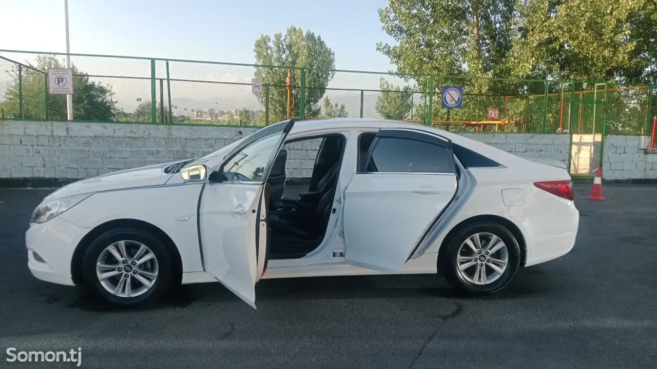 Hyundai Avante 2011 · 2.0 AT
