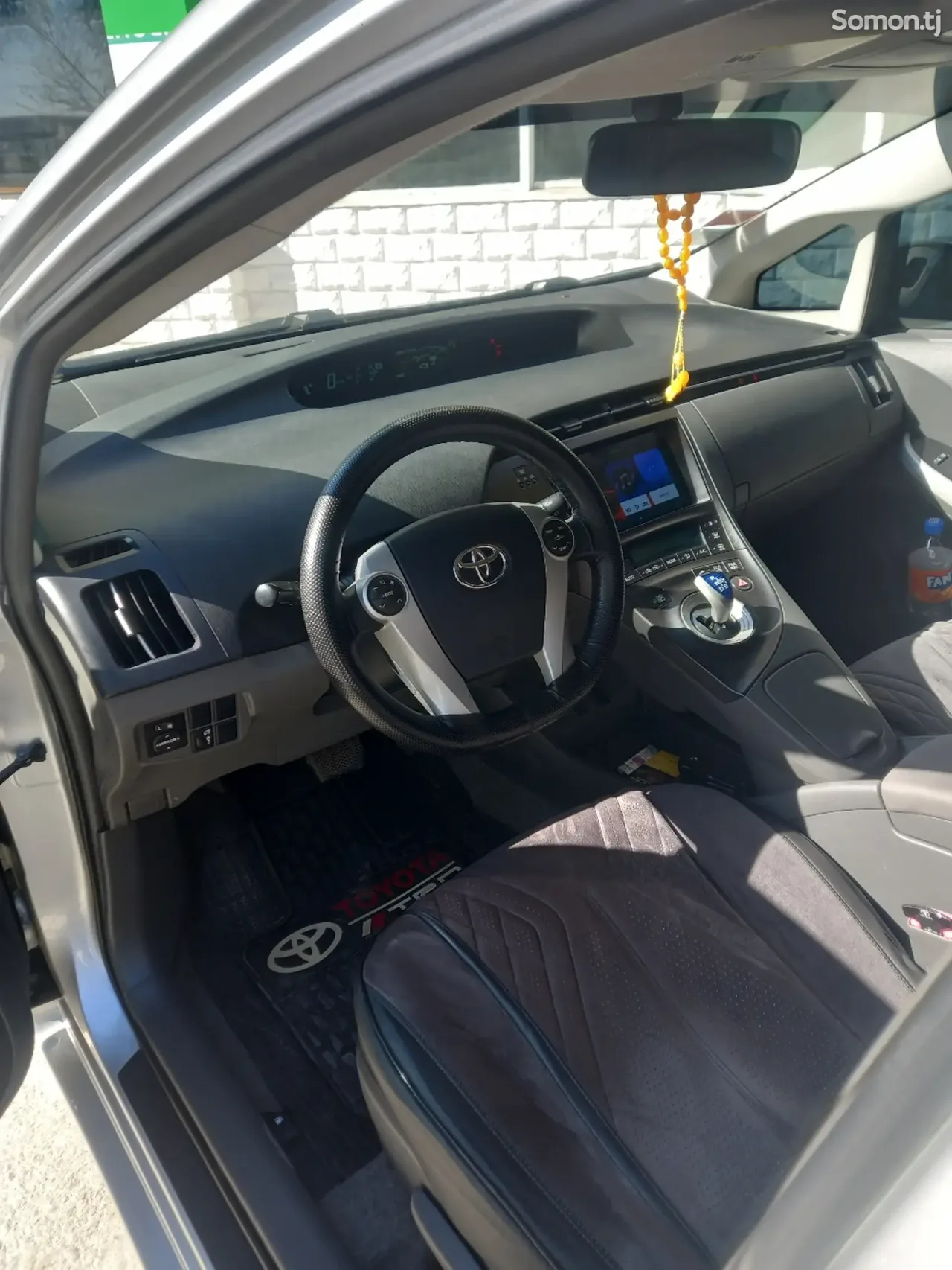 Toyota Prius 2010 · 1.8 AT