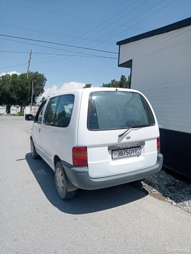 Nissan Serena 1995 · 1.8 MT