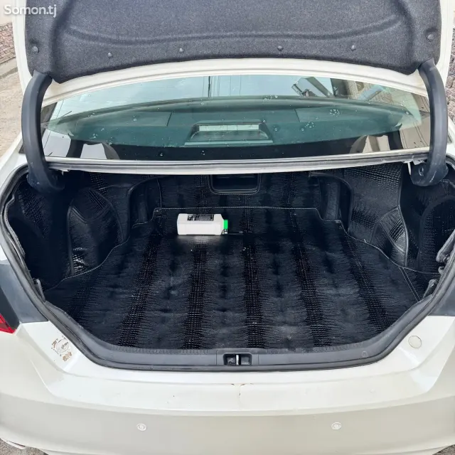 Toyota Camry 2016 · 2.0 AT