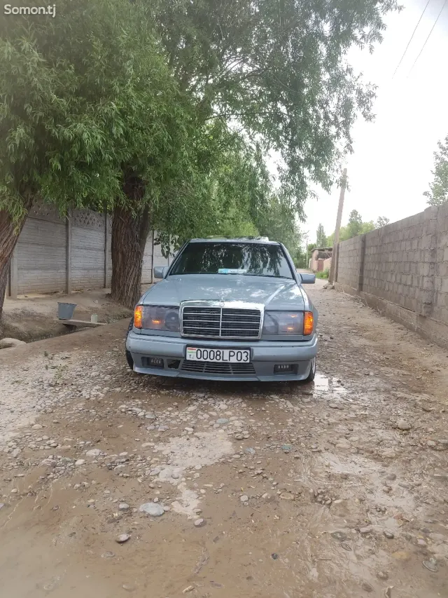 Mercedes-Benz W124 1995 · 2.0 MT
