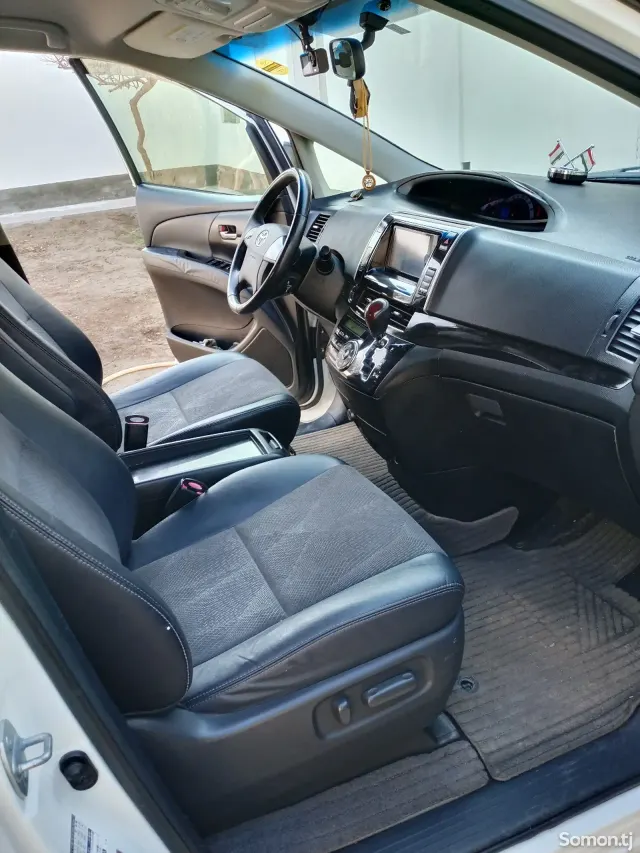 Toyota Estima 2015 · 2.4 AT