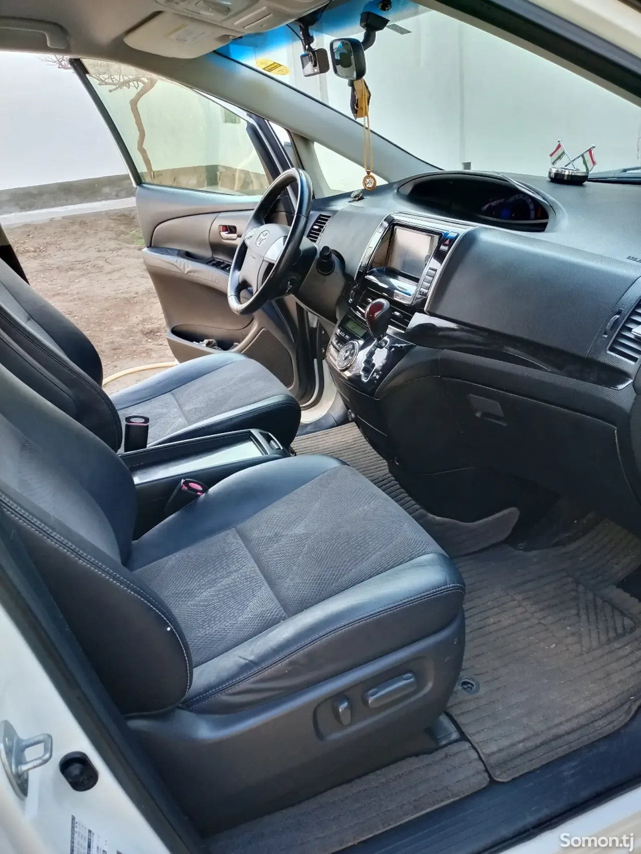 Toyota Estima 2015 · 2.4 AT