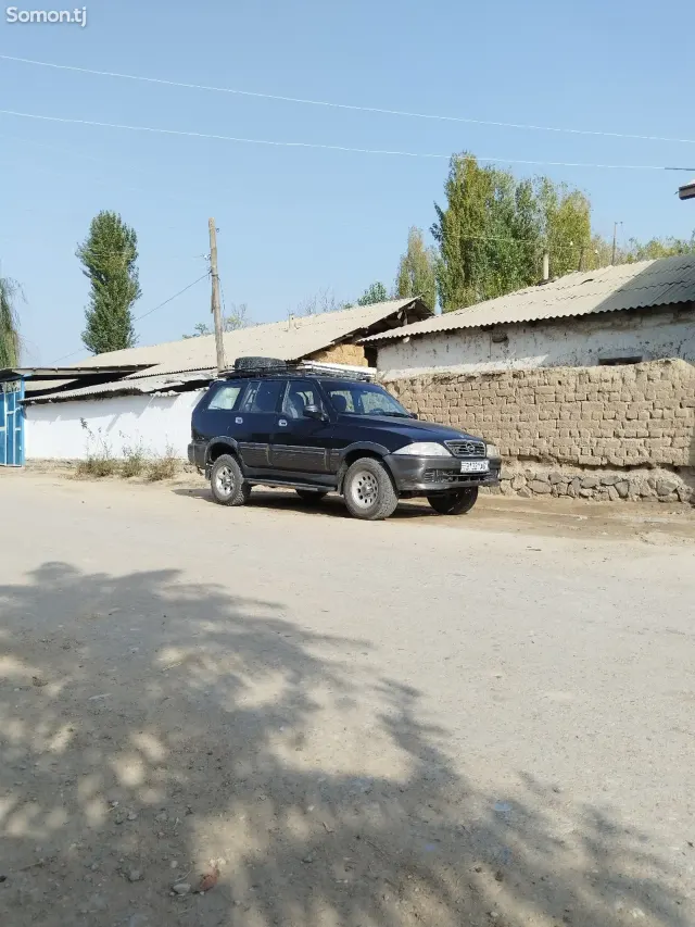 Ssang Yong Musso 2000 · 2.4 MT