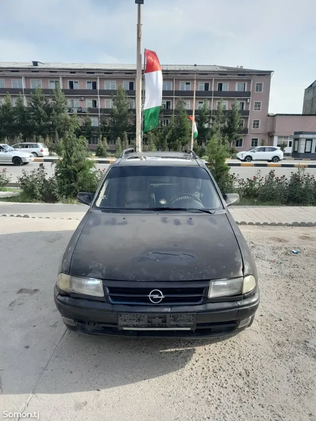 Opel Astra F 1994 · 1.6 MT