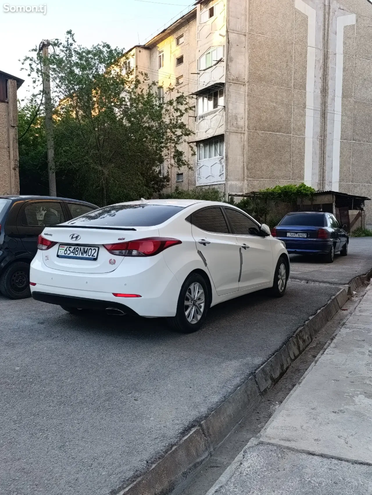 Hyundai Avante 2015 · 1.6 AT