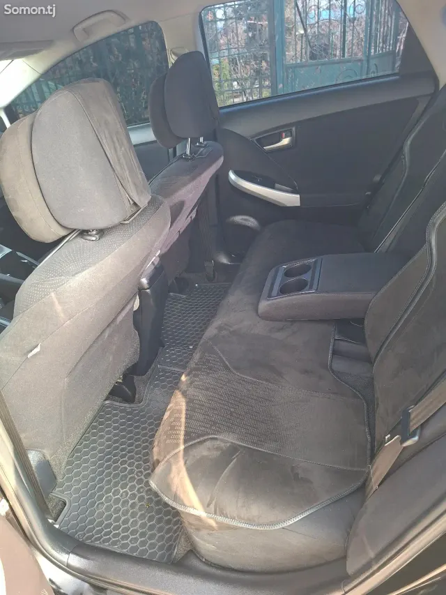 Toyota Prius 2014 · 1.8 AT