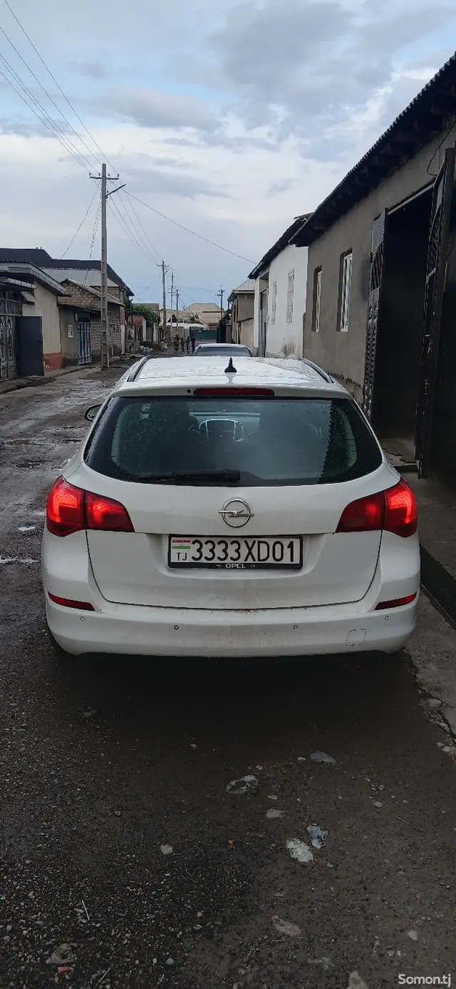 Opel Astra J 2012 · 1.3 MT