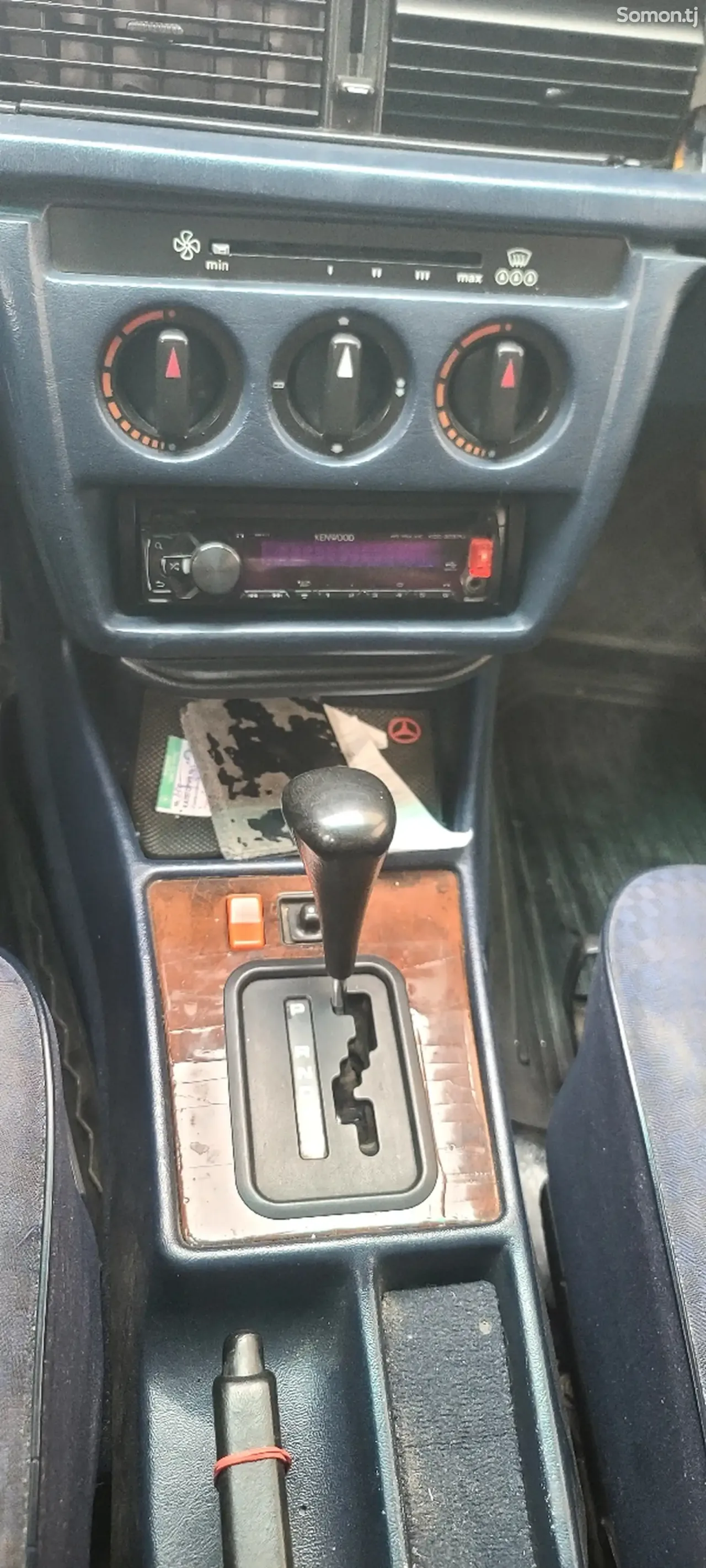 Mercedes-Benz W201 1991 · 2.0 AT