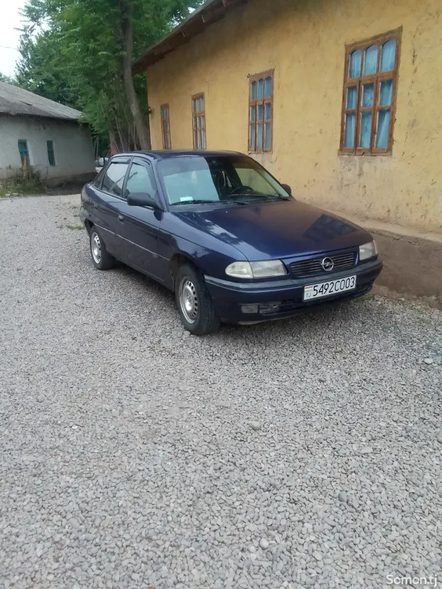Opel Astra F 1997 · 1.6 MT